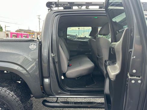 Used 2020 Toyota Tacoma SR AWD/4WD image 16