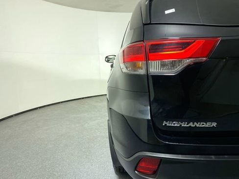Used 2018 Toyota Highlander LE image 29