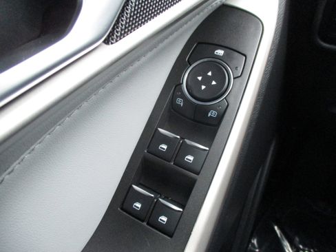 Used 2023 Ford Explorer XLT w/ Equipment Group 202A image 38