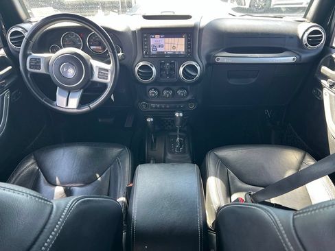 Used 2015 Jeep Wrangler Unlimited Rubicon AWD/4WD image 12