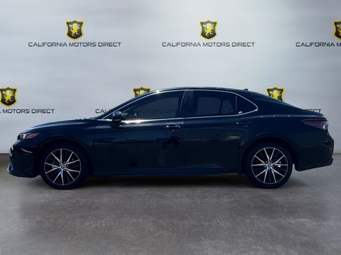 Used 2022 Toyota Camry SE FWD image 2