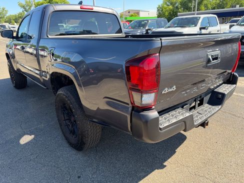 Used 2022 Toyota Tacoma SR AWD/4WD image 3