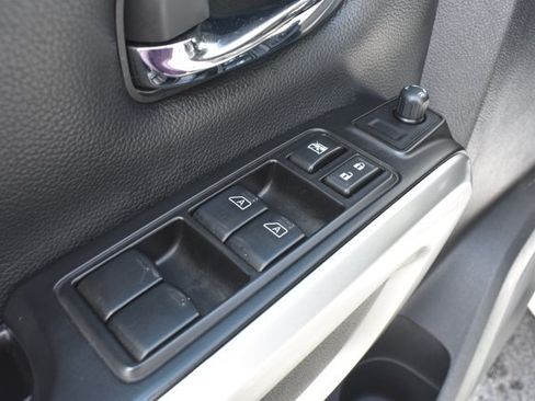 Used 2023 Nissan Titan SV RWD image 12