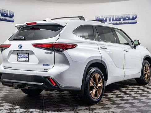 Certified 2022 Toyota Highlander Bronze Edition image 12