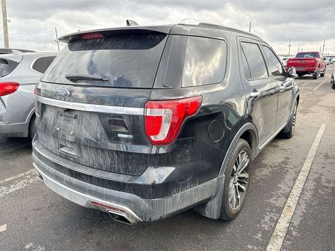 Used 2017 Ford Explorer Platinum image 3