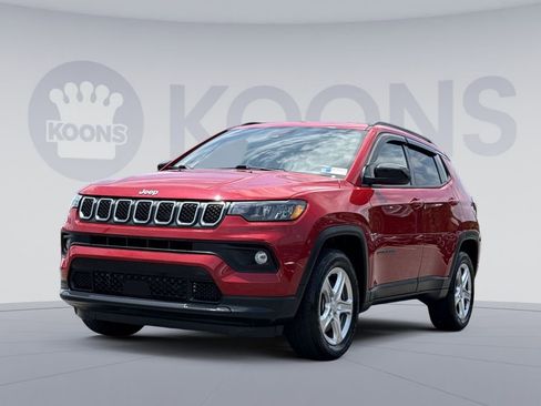Used 2023 Jeep Compass Latitude w/ Convenience Group AWD/4WD image 1