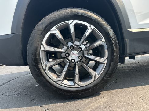 Used 2025 GMC Terrain Elevation w/ Elevation Premium Package FWD image 18