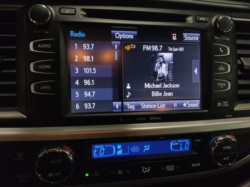 Used 2019 Toyota Highlander XLE image 25