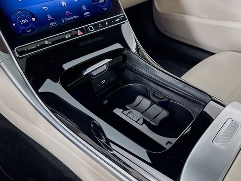 Used 2024 Mercedes-Benz C 300 Sedan image 6
