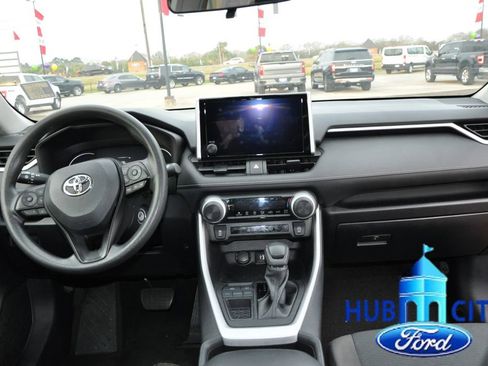 Used 2024 Toyota RAV4 LE image 18