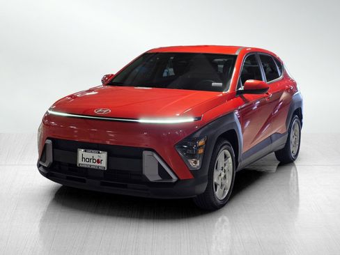 Certified 2024 Hyundai Kona SE image 3