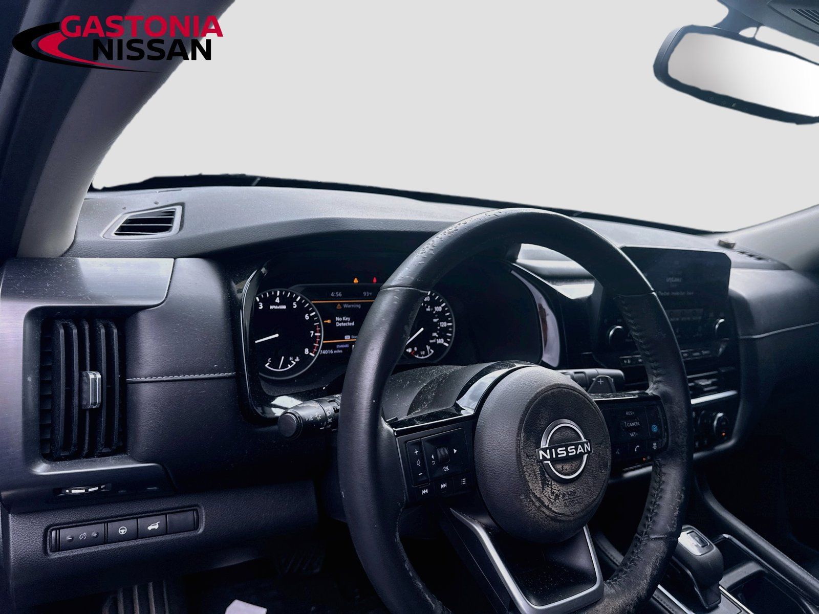 Used 2022 Nissan Pathfinder SL w/ Lighting Package (N92) FWD image 11