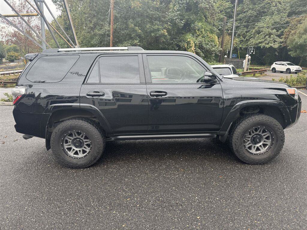 Used 2018 Toyota 4Runner TRD Off-Road Premium AWD/4WD image 2