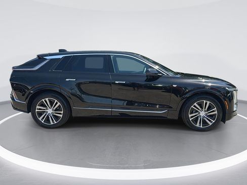 Certified 2024 Cadillac Lyriq Luxury RWD image 3