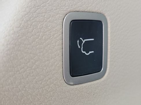 Used 2023 Chrysler Pacifica Touring-L FWD image 10