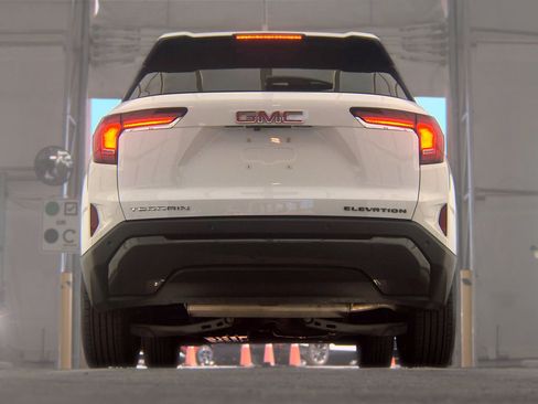 Used 2025 GMC Terrain Elevation FWD image 7