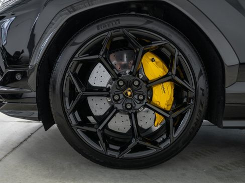 Used 2023 Lamborghini Urus Performante AWD/4WD image 9
