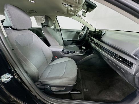 Certified 2025 Kia K4 LX image 6