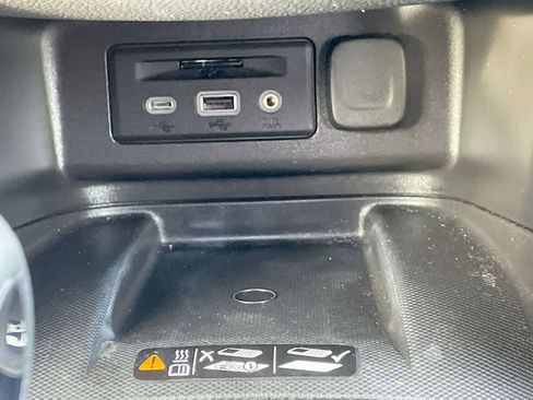 Used 2023 Chevrolet Equinox Premier image 28