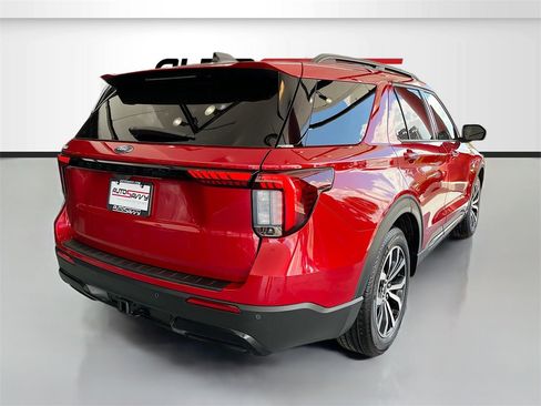 Used 2025 Ford Explorer ST-Line w/ Premium Package image 7