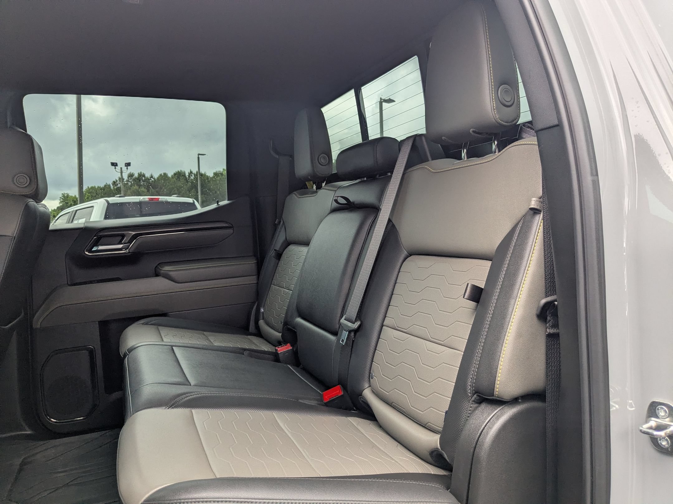 Used 2024 Chevrolet Silverado 1500 ZR2 w/ Technology Package AWD/4WD image 24