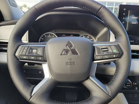 New 2026 Mitsubishi Outlander SE FWD image 11