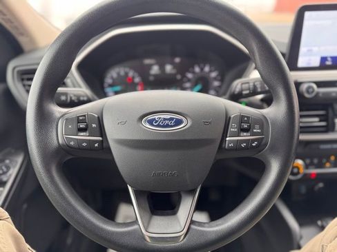 Used 2020 Ford Escape SE image 9