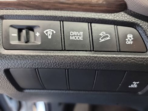 Used 2018 Hyundai Santa Fe SE w/ Cargo Package AWD/4WD image 13
