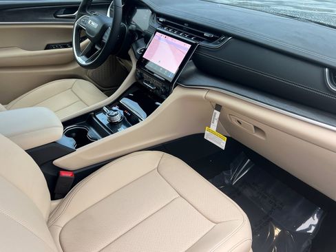 New 2025 Jeep Grand Cherokee Limited w/ Luxury Tech Group II image 14