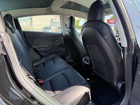 Used 2019 Tesla Model 3 RWD image 12