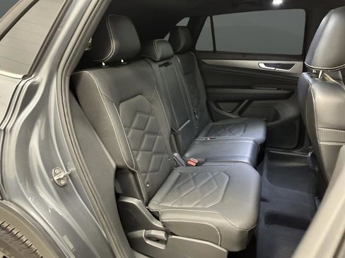 Used 2024 Volkswagen Atlas Cross Sport SE w/ Panoramic Sunroof Package image 30