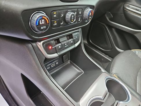 Used 2023 GMC Terrain AT4 w/ Tech Package AWD/4WD image 25