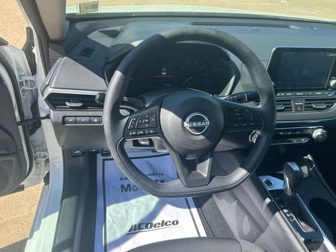 Used 2025 Nissan Altima 2.5 S image 11