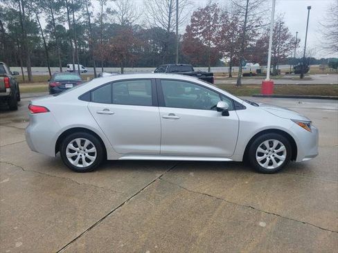 Certified 2024 Toyota Corolla LE image 9