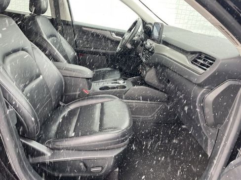 Used 2021 Ford Escape Titanium image 15