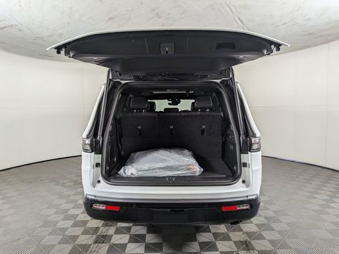 New 2026 Jeep Grand Wagoneer Limited AWD/4WD image 9