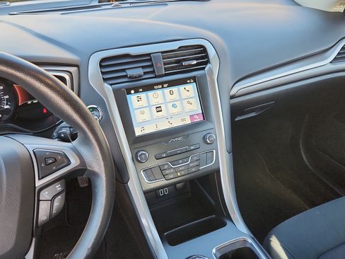 Used 2019 Ford Fusion SE image 14