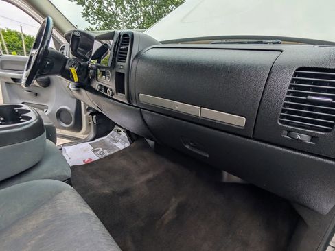 Used 2009 GMC Sierra 2500 W/T AWD/4WD image 17
