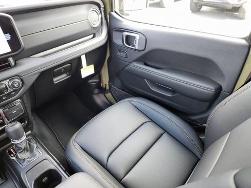 New 2026 Jeep Gladiator Sport AWD/4WD image 15