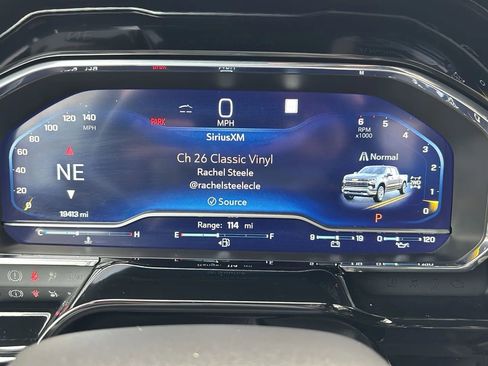 Used 2022 Chevrolet Silverado 1500 ZR2 w/ Technology Package image 9