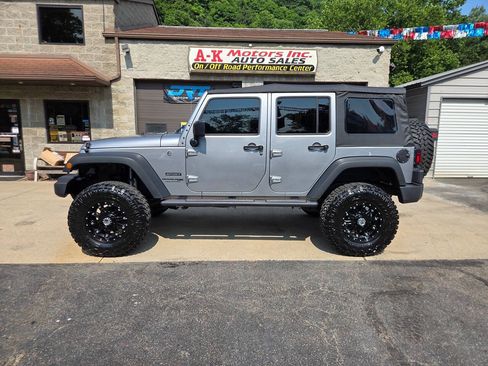 Used 2018 Jeep Wrangler Unlimited Sport S AWD/4WD image 4