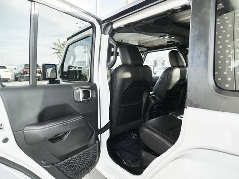 Used 2023 Jeep Wrangler Unlimited Sahara image 18