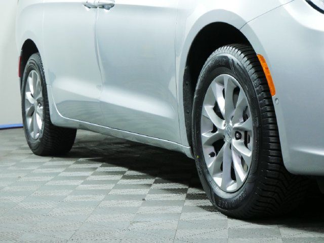Certified 2023 Chrysler Pacifica Touring-L w/ Uconnect Theater Family Group AWD/4WD image 8