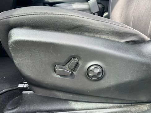 Used 2019 Chrysler Pacifica Touring Plus w/ Advanced Safetytec Group FWD image 18