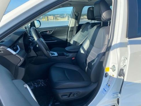 Certified 2022 Toyota RAV4 XLE Premium AWD/4WD image 19