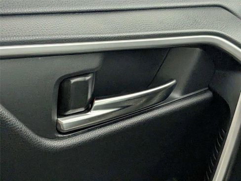 Used 2025 Toyota RAV4 XLE image 14