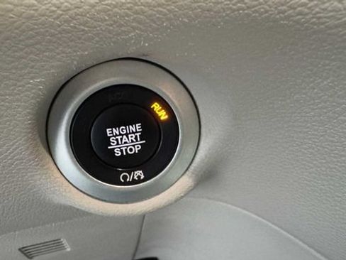 Used 2022 Chrysler Voyager LX FWD image 27