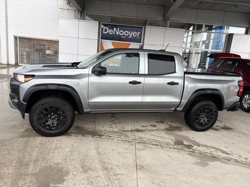 Used 2024 Chevrolet Colorado Trail Boss w/ Advanced Trailering Package AWD/4WD image 2