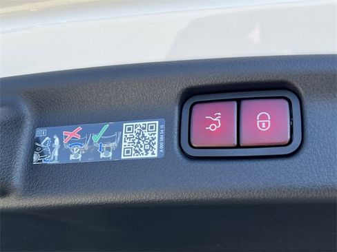 Certified 2025 Mercedes-Benz C 300 4MATIC Sedan image 35