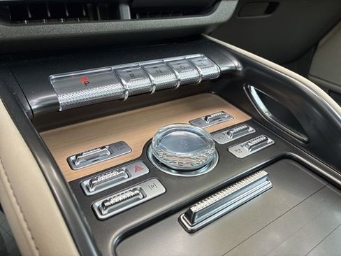 Used 2025 Lincoln Nautilus Reserve w/ Jet Appearance Package image 32